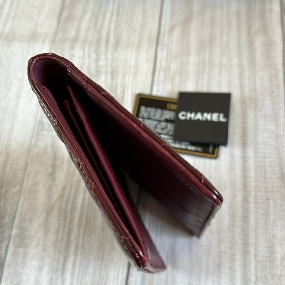 Chanel Rare Burgundy Yen Wallet - Vintage Patent Leather EUC - Picture 12 of 13